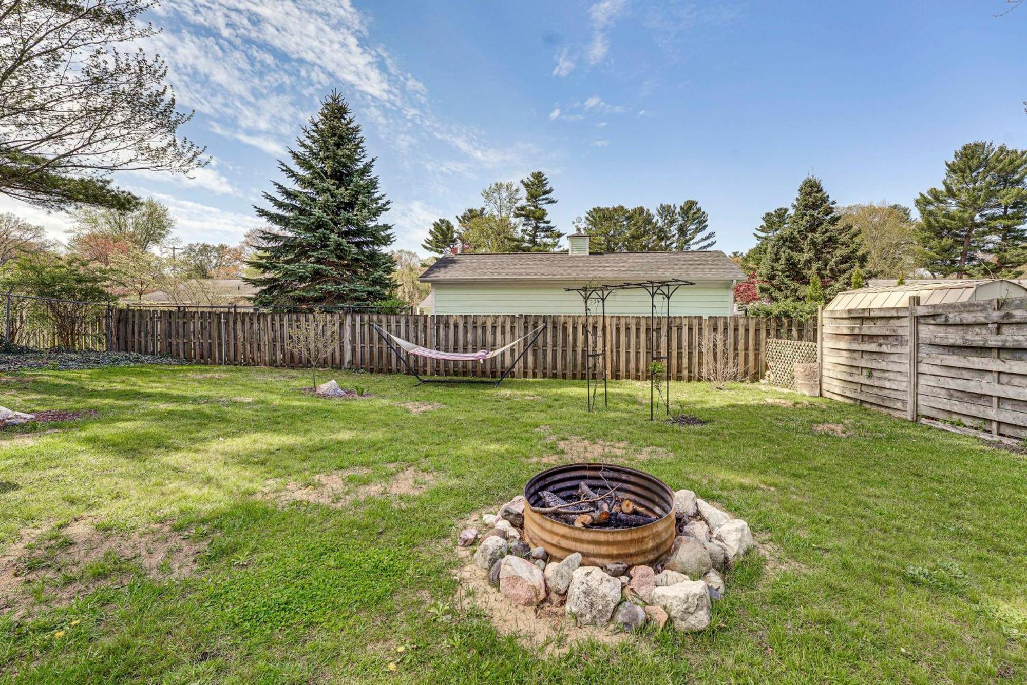 Walk To Beach Lake Michigan Getaway! Muskegon Exterior foto